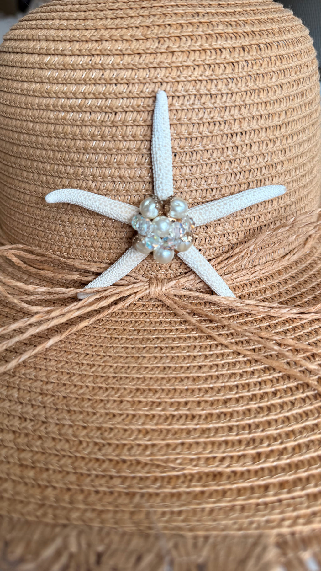 Scalloped Straw Hat With Bejeweled Starfish Size S/M
